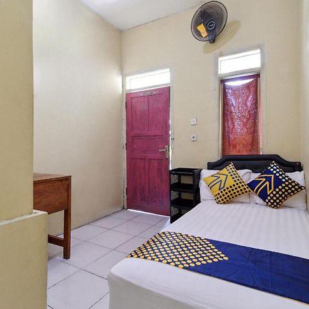 Spot On 92832 Al Mahira Syariah Hotel Majalengka Exterior foto