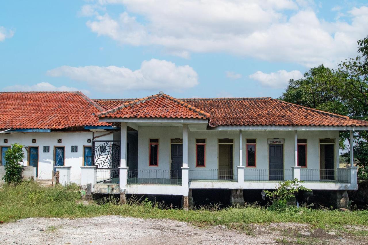 Spot On 92832 Al Mahira Syariah Hotel Majalengka Exterior foto