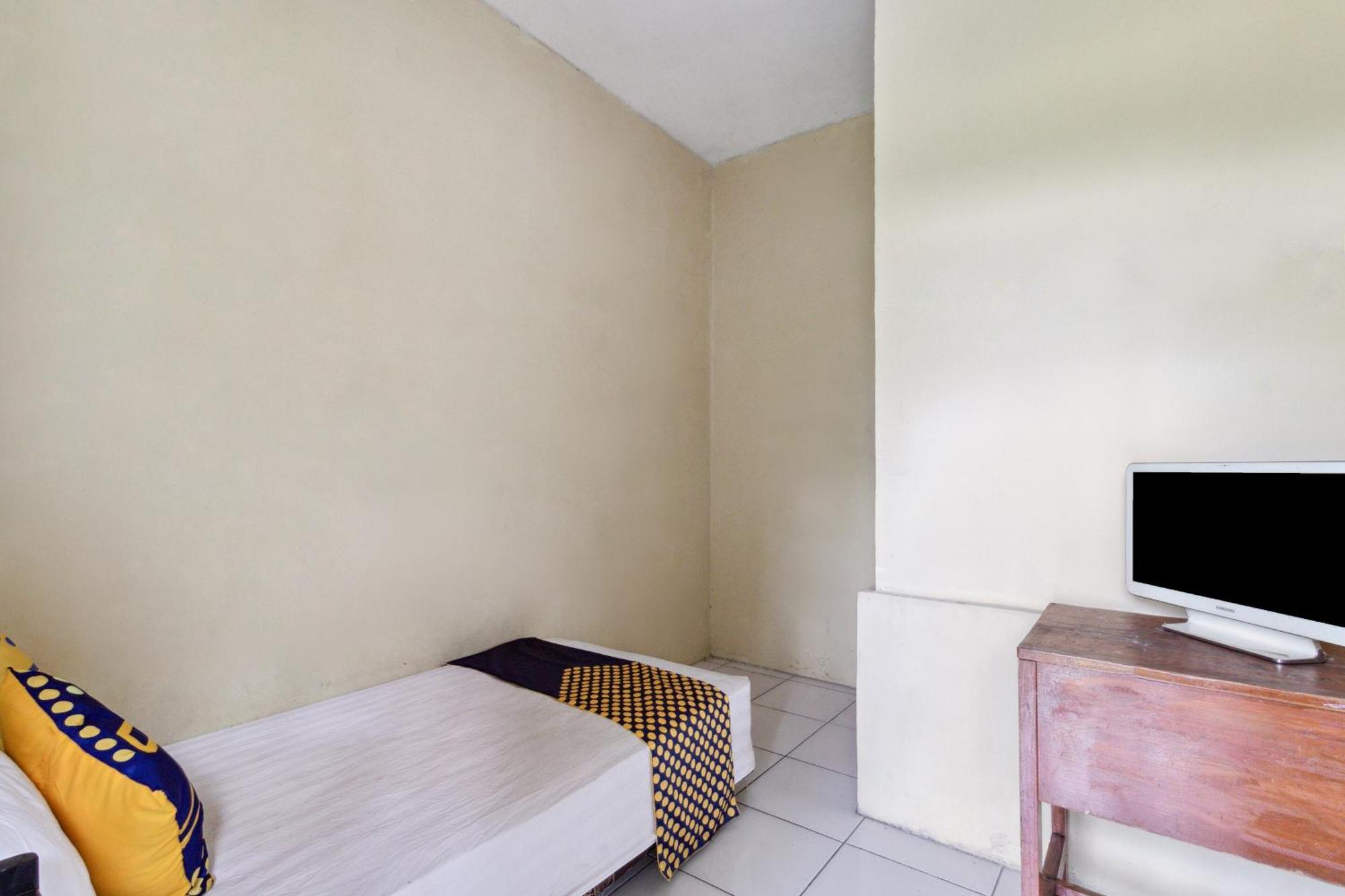 Spot On 92832 Al Mahira Syariah Hotel Majalengka Exterior foto