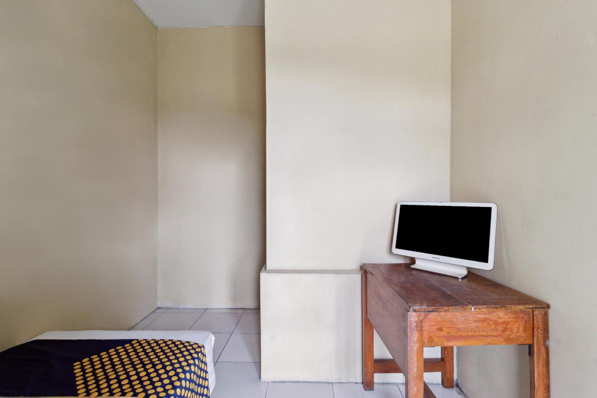 Spot On 92832 Al Mahira Syariah Hotel Majalengka Exterior foto