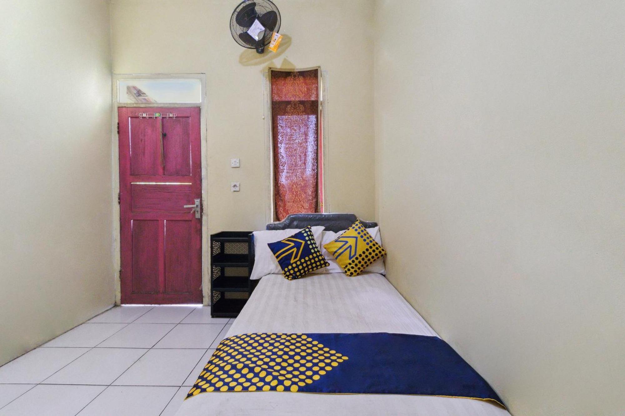 Spot On 92832 Al Mahira Syariah Hotel Majalengka Exterior foto